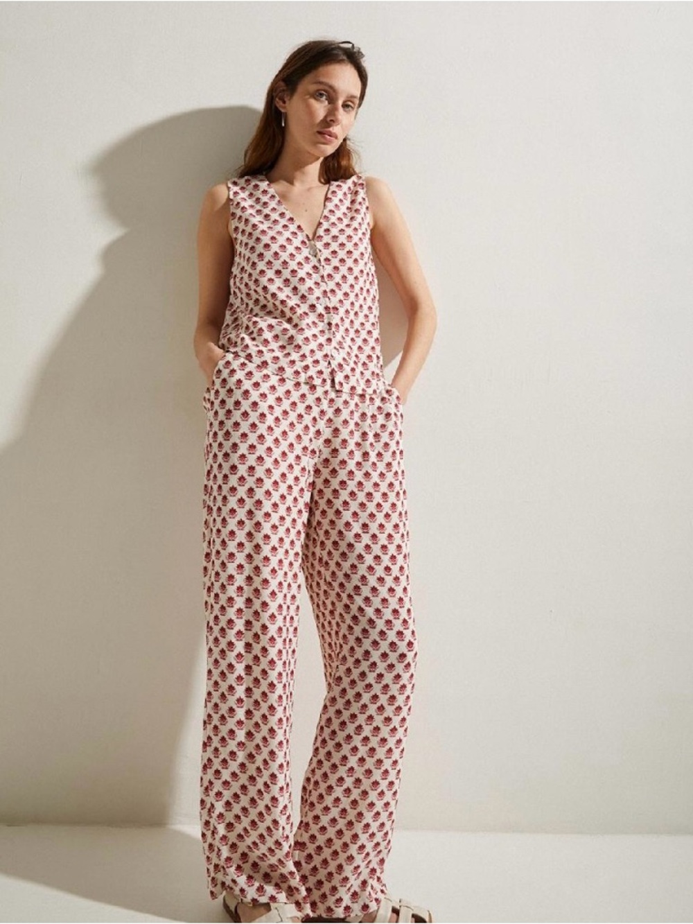 Floral-Print Wide-Leg pants in Cream and Red